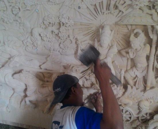 Harga relief dinding rumah motif perang Mahabaratha.
