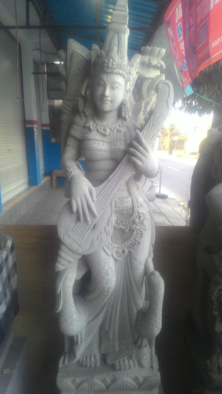 Patung Dewi Saraswati