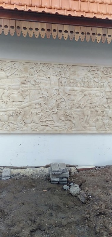 Relief Dinding Taman Motif Tradisi