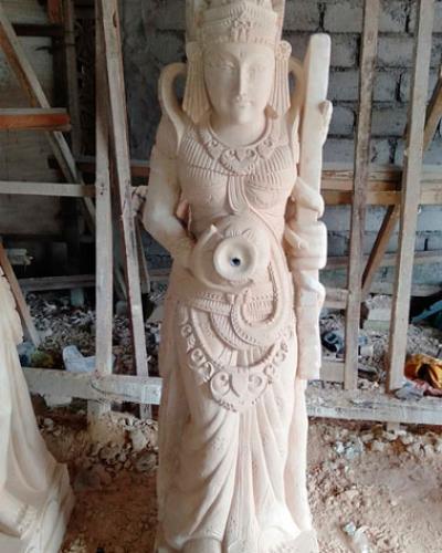 Patung Pancuran Kolam Ikan