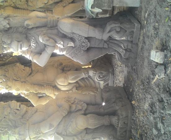 Harga ukiran paras bali motif patung raksasa.