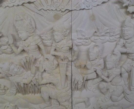 Harga relief paras joja motif cerita mahabarata.