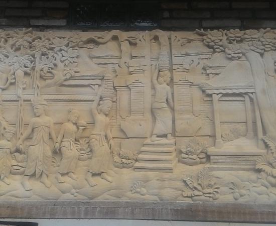 Relief Diding Rumah Motif Tradisi Bali