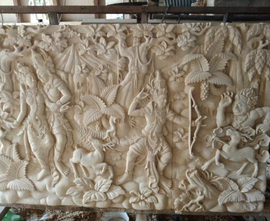 Relief Dinding Motif Ramayana