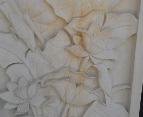 Relief burung terjun