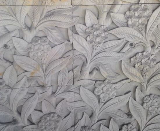 Relief motif bunga bali